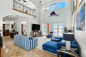 Smart TV, table football, books, offices - Amazing lakefront villa w. ALL the amenities - sleeps 12! (Cape Coral)