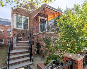 Exterior -  Cozy Delightful 2-bedroom apartment with AC in Brooklyn (Brooklyn)