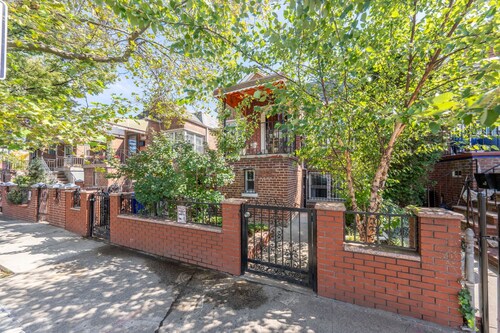  Cozy Delightful 2-bedroom apartment with AC in Brooklyn