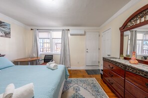 2 bedrooms, desk, iron/ironing board, free WiFi