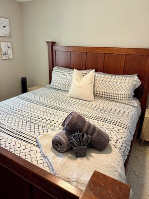 3 bedrooms, desk, iron/ironing board, free WiFi