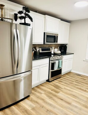 Fridge, microwave, oven, stovetop - Wichita Falls’ #1 Family Oasis - Waffle Bar & Hot Tub (Wichita Falls)