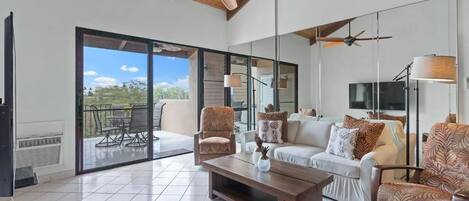 Condo, 2 Bedrooms, Lanai, Garden View | Living area