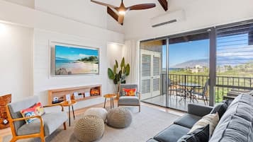 Condo, 2 Bedrooms, Lanai, Garden View | Living area