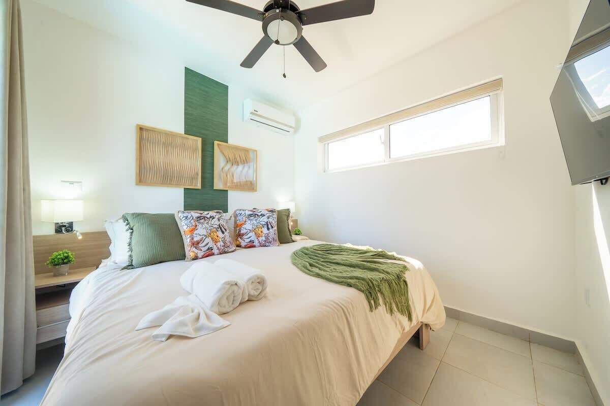 3 habitaciones, tabla de planchar con plancha, wifi y ropa de cama 