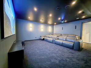 Interior - Sky view Retreat with pool, movie theatre and views (Penticton)