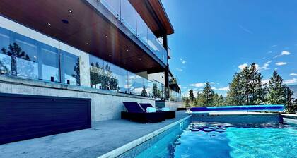 Sky view Retreat with pool, movie theatre and views