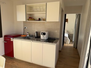Stovetop, cookware/dishes/utensils