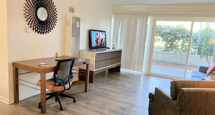 Santa Monica Bliss Cozy 1BR Apartment w/ Resort Vibes