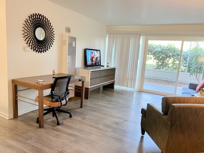 Santa Monica Bliss Cozy 1BR Apartment w/ Resort Vibes