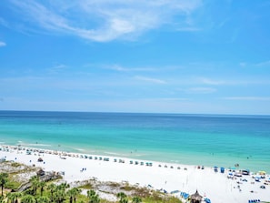 On the beach - St Maarten 1008, beachfront, sleeps 9, resort access (Destin)