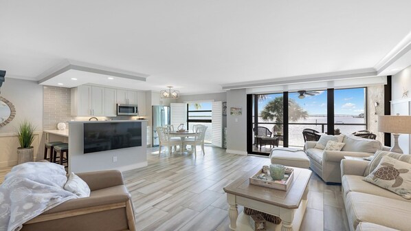 TV - Riverside Club A206 in Marco Island (Marco Island)