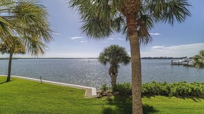 صورة غير مصنفة، 4 من 24، زرّ