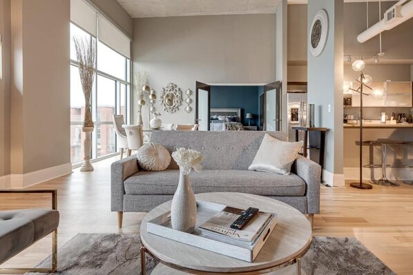 Condo, 1 Bedroom, City View | Living area