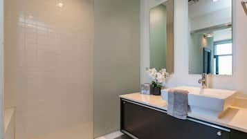 Condo, 1 Bedroom, City View | Bathroom | Separate bathtub and shower, hair dryer, towels, soap