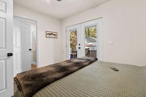 2 室のベッドルーム、WiFi (無料)、ベッドシーツ