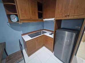 Double Room, Balcony, City View | Private kitchenette