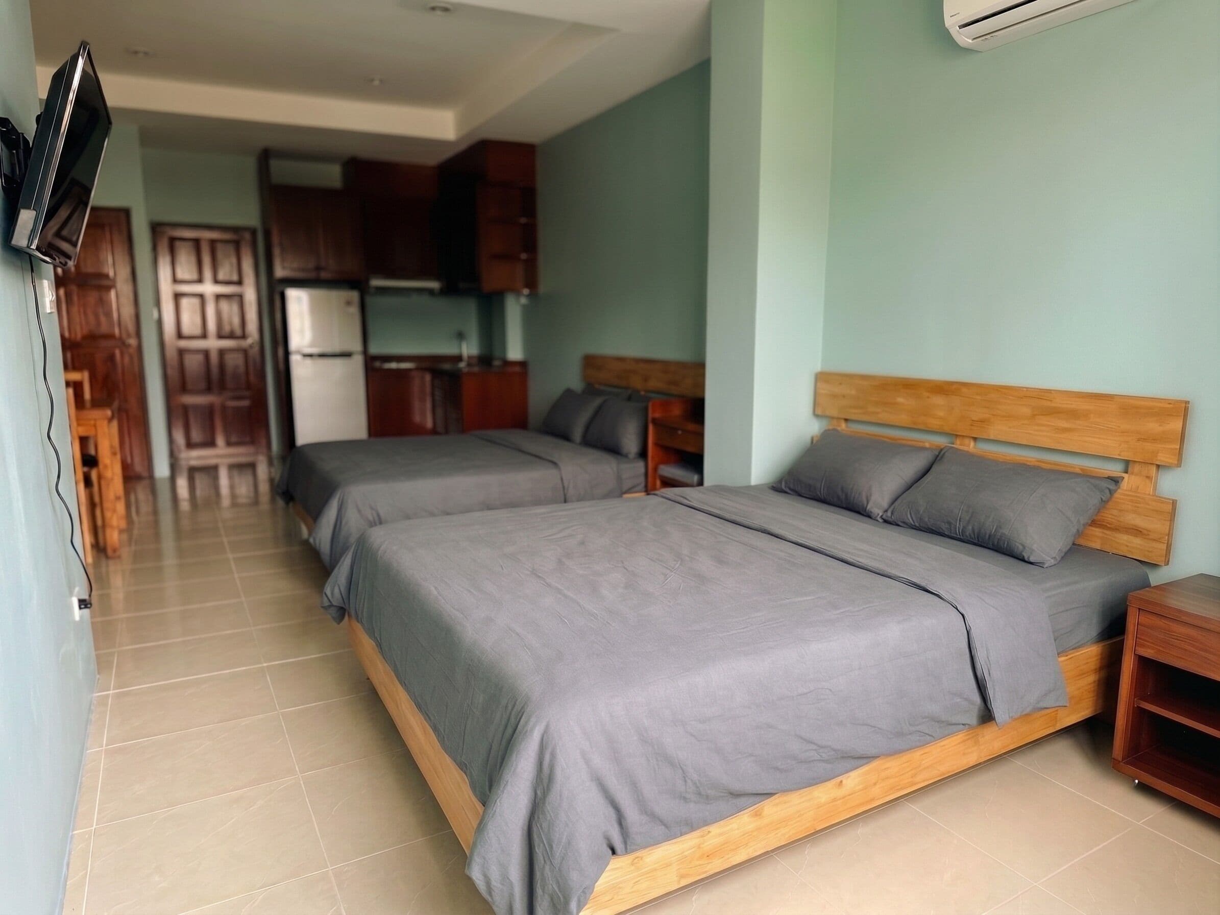 Deluxe Quadruple Room, City View | WiFi (free), bed sheets