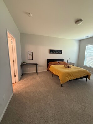 4 bedrooms, iron/ironing board, internet