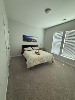 4 bedrooms, iron/ironing board, Internet