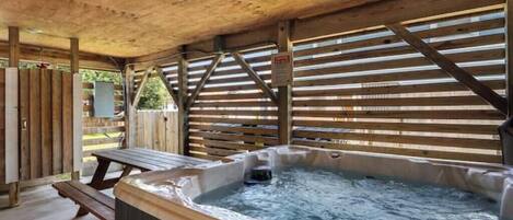 Outdoor spa tub