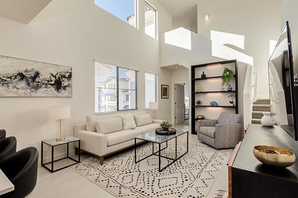 Luxury Condo, 2 Bedrooms, Balcony, Pool View | Living area