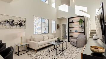 Luxury Condo, 2 Bedrooms, Balcony, Pool View | Living area