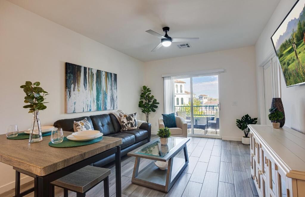 Luxury Condo, 1 Bedroom, Balcony, Courtyard View | Living area