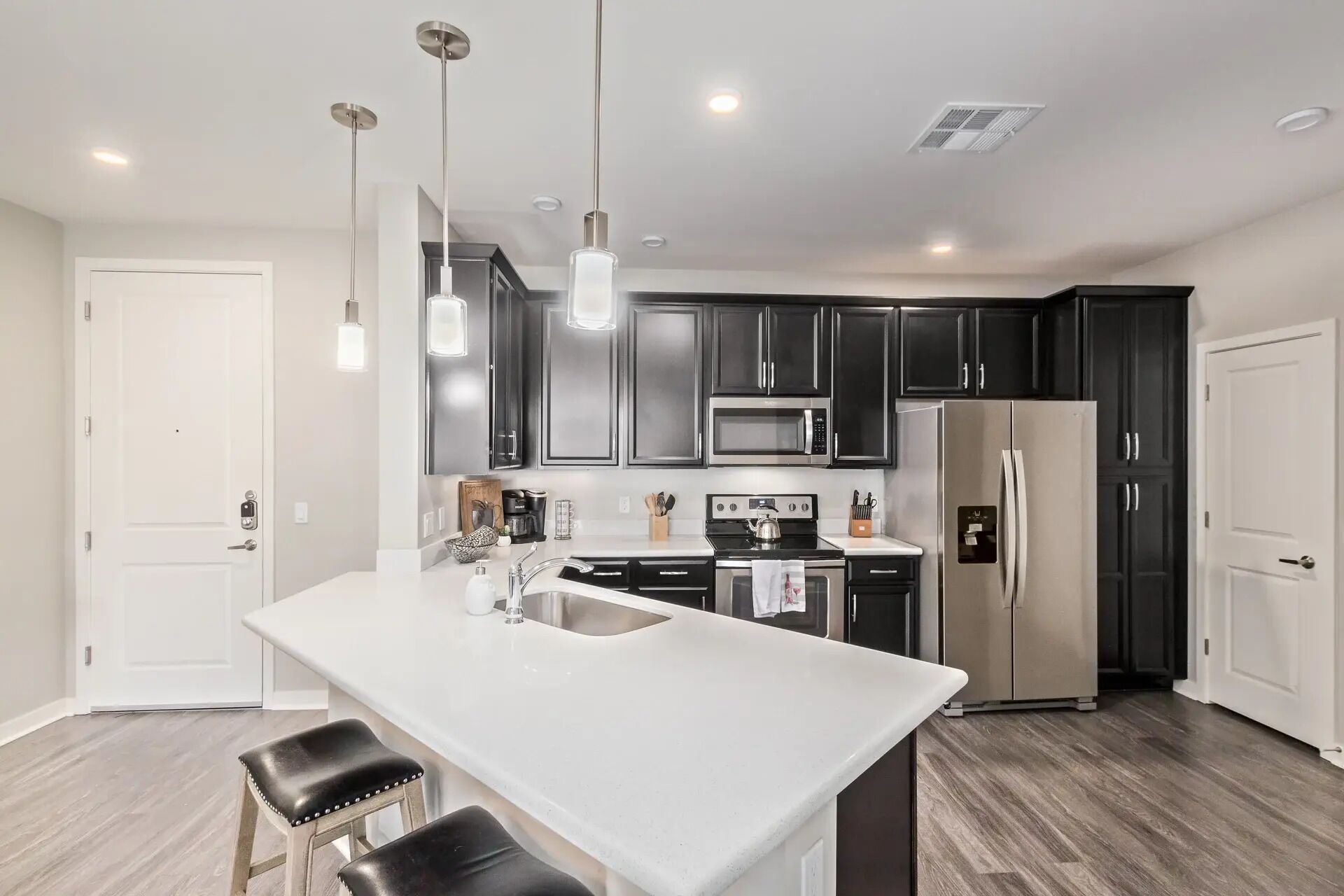 Luxury Condo, 2 Bedrooms, Balcony, Pool View | Private kitchen | Full-size fridge, microwave, oven, stovetop