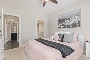 Luxury Condo, 2 Bedrooms, Balcony, Pool View | Individually furnished, desk, laptop workspace, blackout drapes - Queen Creek Vacation (Chandler)