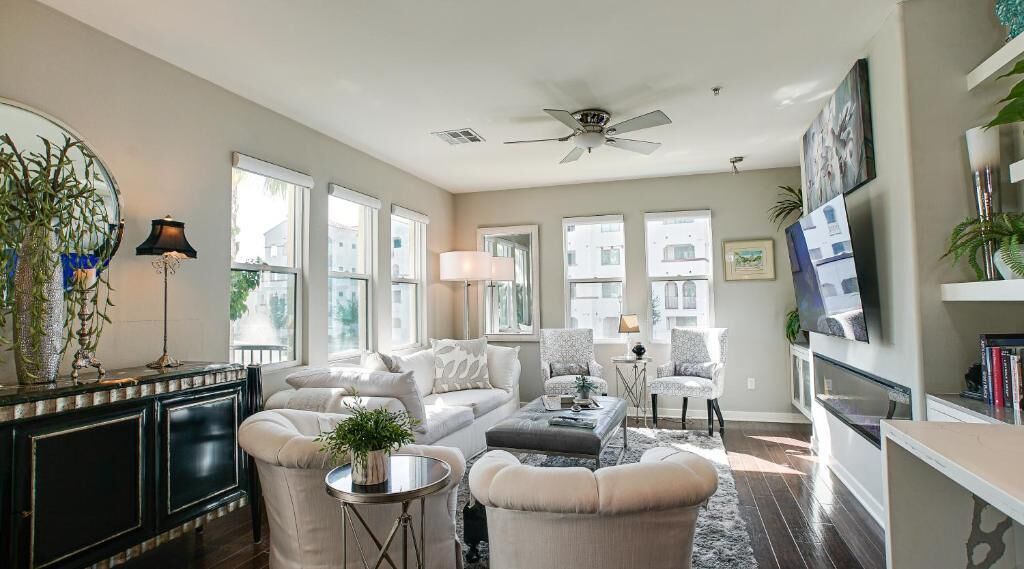 Luxury Condo, 2 Bedrooms, Balcony, Pool View | Living area