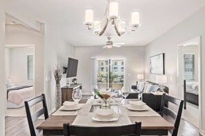 Luxury Condo, 2 Bedrooms, Balcony, Pool View | In-room dining