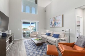 Luxury Condo, 3 Bedrooms, Balcony, Pool View | Living area