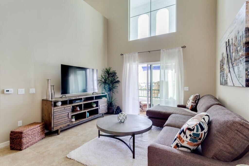 Luxury Condo, 3 Bedrooms, Balcony, Pool View | Living area