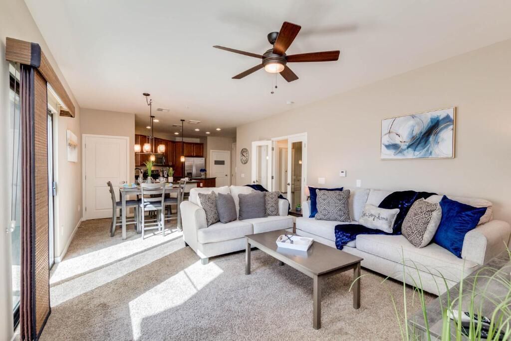 Luxury Condo, 1 Bedroom, Balcony, Pool View | Living area