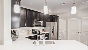 Luxury Condo, 2 Bedrooms, Balcony, Pool View | Private kitchen | Full-sized fridge, microwave, oven, stovetop