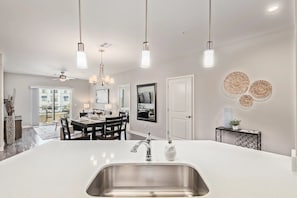 Appart'hôtel Luxe, 2 chambres, balcon, vue piscine | Cuisine privée