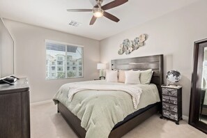 Individually furnished, desk, laptop workspace, blackout curtains - Queen Creek Vacation (Chandler)