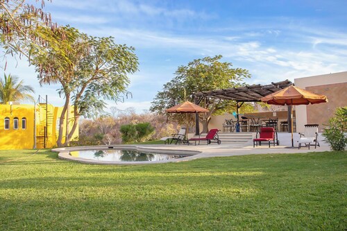 Modern 2-Bedroom Condo with A/C in Stunning Los Cabos