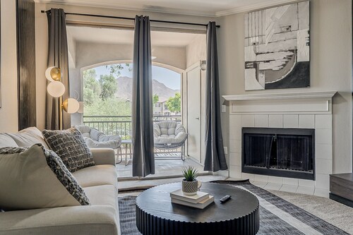 Cozy 2BR/2BA Apartment • Pool • Gym • Free Parking