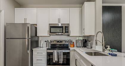 Cozy 2BR/2BA Apartment • Pool • Gym • Free Parking