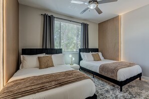 2 chambres, bureau, fer et planche à repasser, accès au Wi-Fi (inclus)