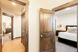 4 bedrooms, iron/ironing board, free WiFi