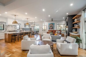 Smart TV, fireplace, books, stereo