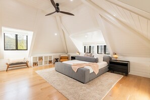 4 bedrooms, desk, iron/ironing board, free WiFi