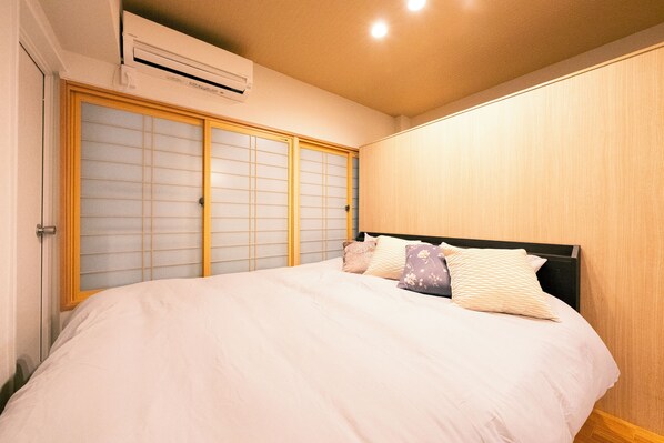 Desk, laptop workspace, iron/ironing board, free WiFi