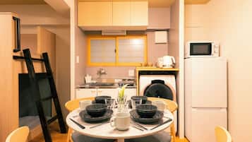 Apartamento familiar, vistas a la ciudad | Escritorio y espacio para trabajar con un portátil