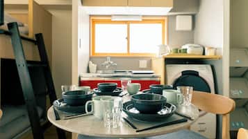 Apartamento familiar, vistas a la ciudad | Escritorio y espacio para trabajar con un portátil