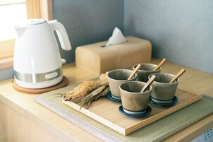 Apartamento familiar, vistas a la ciudad | Cocina privada | Frigorífico grande, microondas, placa de cocina y utensilios de cocina