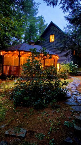 Luxury Cabin Near Sunday River - Sleeps 13, A/C, Hot Tub, 21' Gazebo, Generator